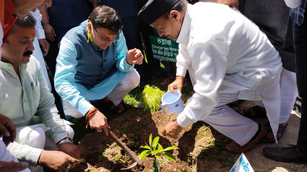 मुख्यमंत्री धामी ने हरेला पर्व के अवसर पर जागेश्वर धाम परिसर में किया पौधारोपण, श्रावणी मेले का भी किया शुभारंभ