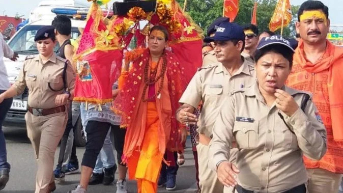 शिव के माह में शक्ति का संकल्प लेकर बाल विकास मंत्री ने निकली कांवड़ यात्रा