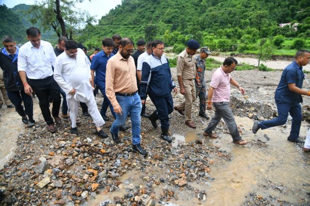 मुख्यमंत्री धामी ने कुमाल्डा व उसके आसपास के आपदा प्रभावित क्षेत्रों का किया निरीक्षण