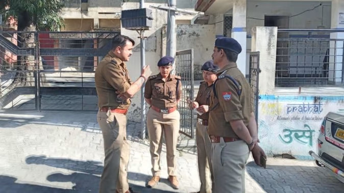 पुलिस और बदमाशों के बीच हुई मुठभेड़ के बाद एक गिरफ्तार तो दूसरा भागने में कामयाब