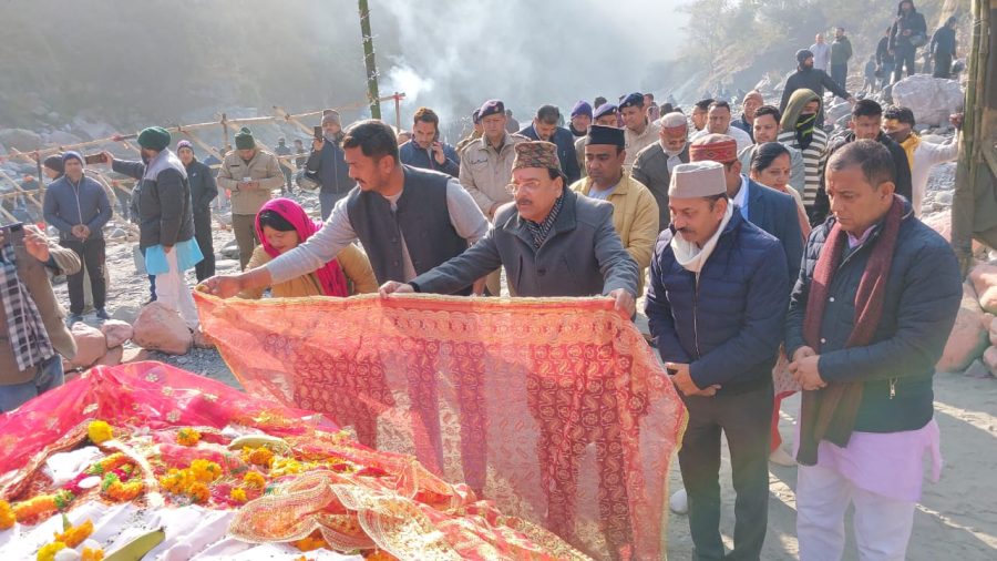 राज्य मंत्री अजय भट्ट ने माता जिया रानी से की जोशीमठ की रक्षा के लिए प्रार्थना