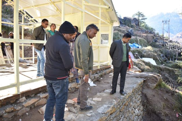 जिलाधिकारी हिमांशु खुराना ने आपदा प्रभावितों के पुनर्वास के लिए निर्माणाधीन प्रीफ्रेब्रिकेटेड कार्यो का किया निरीक्षण