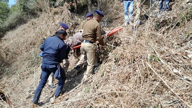 कार दुर्घटनाग्रस्त में सात लोग हुए घायल