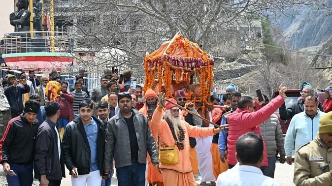 बद्रीनाथ धाम पहुंची देव डोलियाँ, कल श्रद्धालुओं के लिए खुलेंगे कपाट