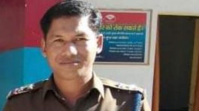 रिश्वत लेते रंगे हाथ धरा गया दरोगा ,पुलिस में हड़कंप