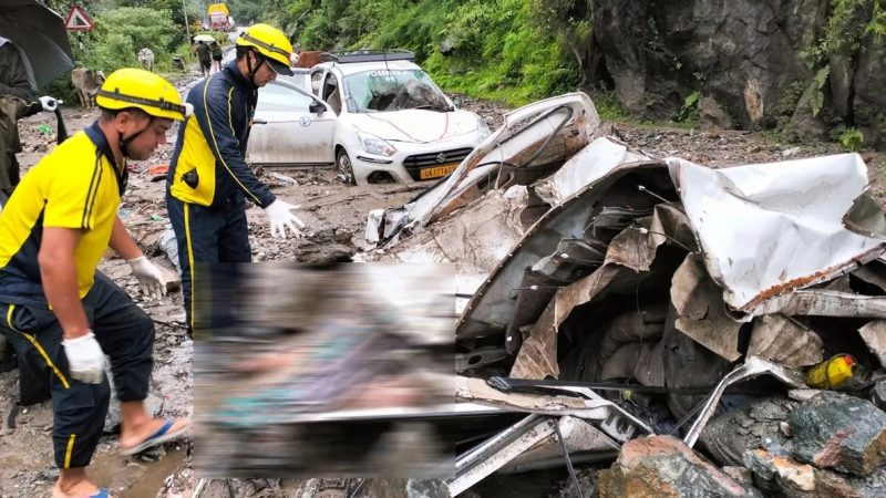 तीर्थयात्रियों का वाहन मलबे में दबा,महिला समेत चार की मौत