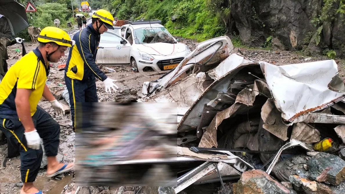 तीर्थयात्रियों का वाहन मलबे में दबा,महिला समेत चार की मौत