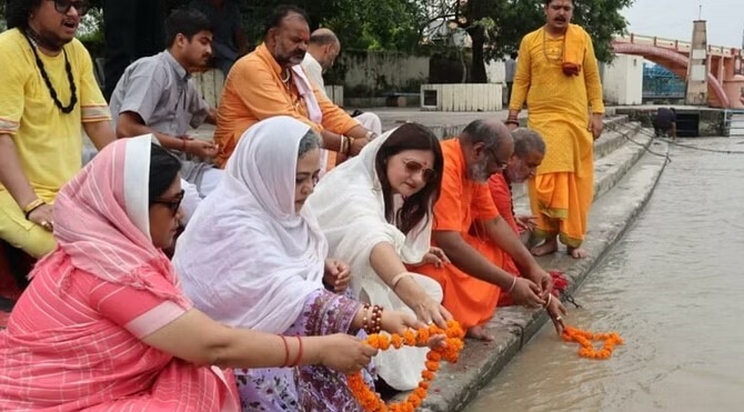 बलूचिस्तान की पीएम कादरी ने भगवान शिव की पूजा अर्चना कर लिया मां गंगा का आर्शिवाद