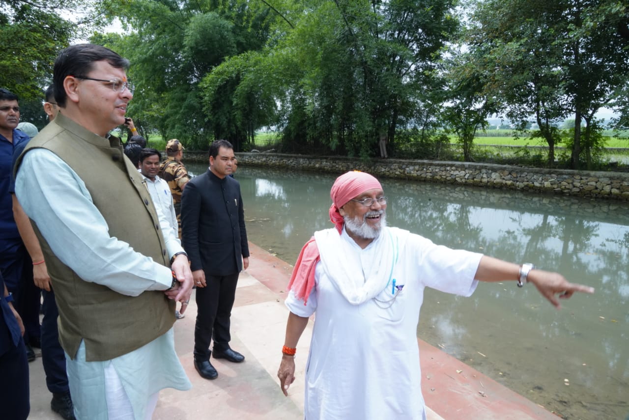 सीएम धामी ने किया हैस्को गाँव शुक्लापुर में कार्यों का अवलोकन