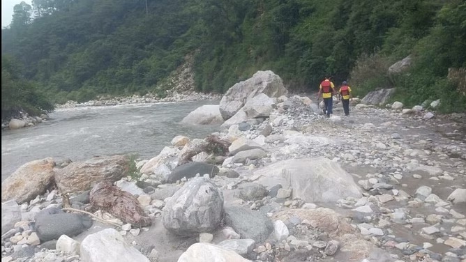 पैर फिसलने से यमुना में बहा बुजुर्ग तीर्थयात्री, शव बरामद