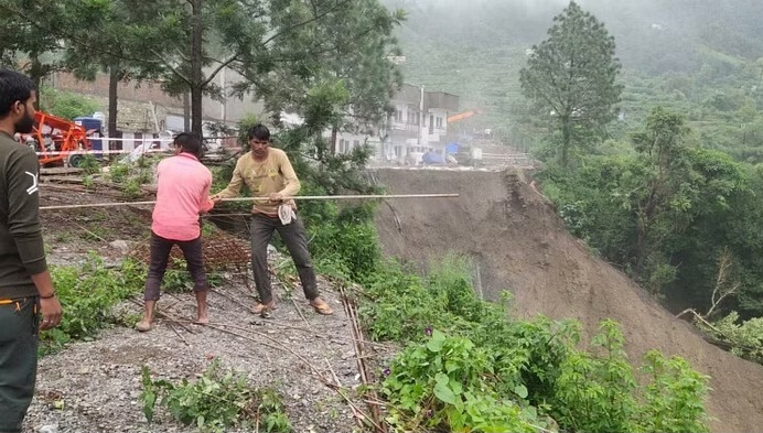 भारी बरसात के चलते तीन लोग असमय काल के ग्रास में समाए