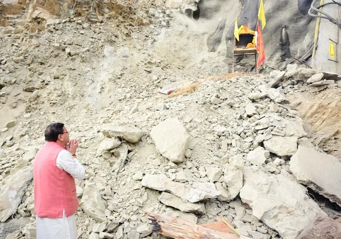 श्रमिकों के सकुशल बाहर निकलने के लिए सीएम धामी ने की पूजा अर्चना