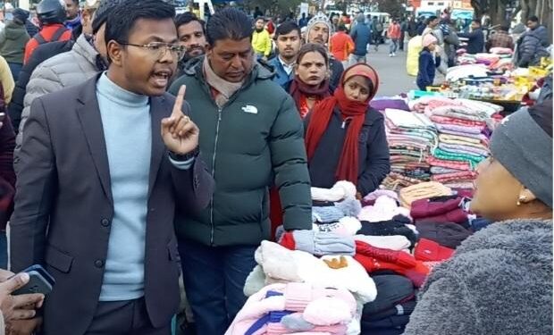 ईओ ने पंत पार्क का किया औचक निरीक्षण, फड़ों को हटवाया