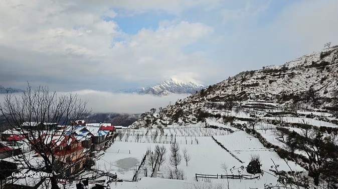 रविवार को भी बारिश और बर्फबारी का सिलसिला जारी