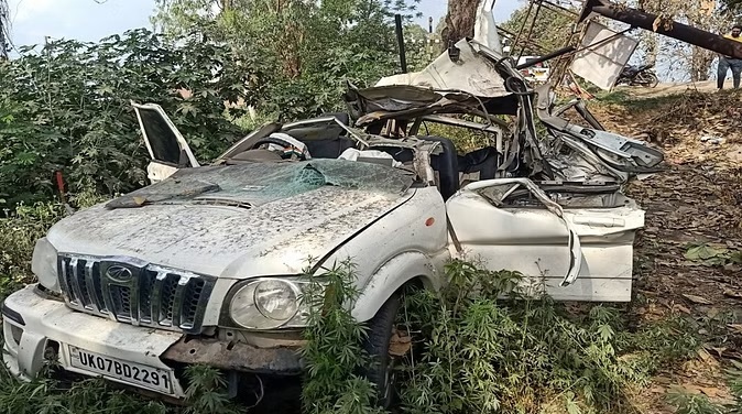  हरिद्वार हाईवे पर वाहन पलटने से देहरादून के एक ही परिवार के चार लोगों की मौत