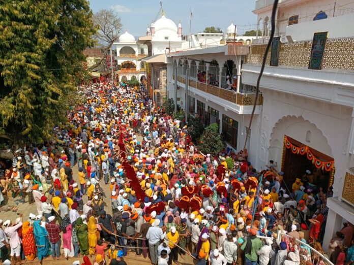 झंडे जी के आरोहण के साथ शुरू हुआ ऐतिहासिक झंडा मेला