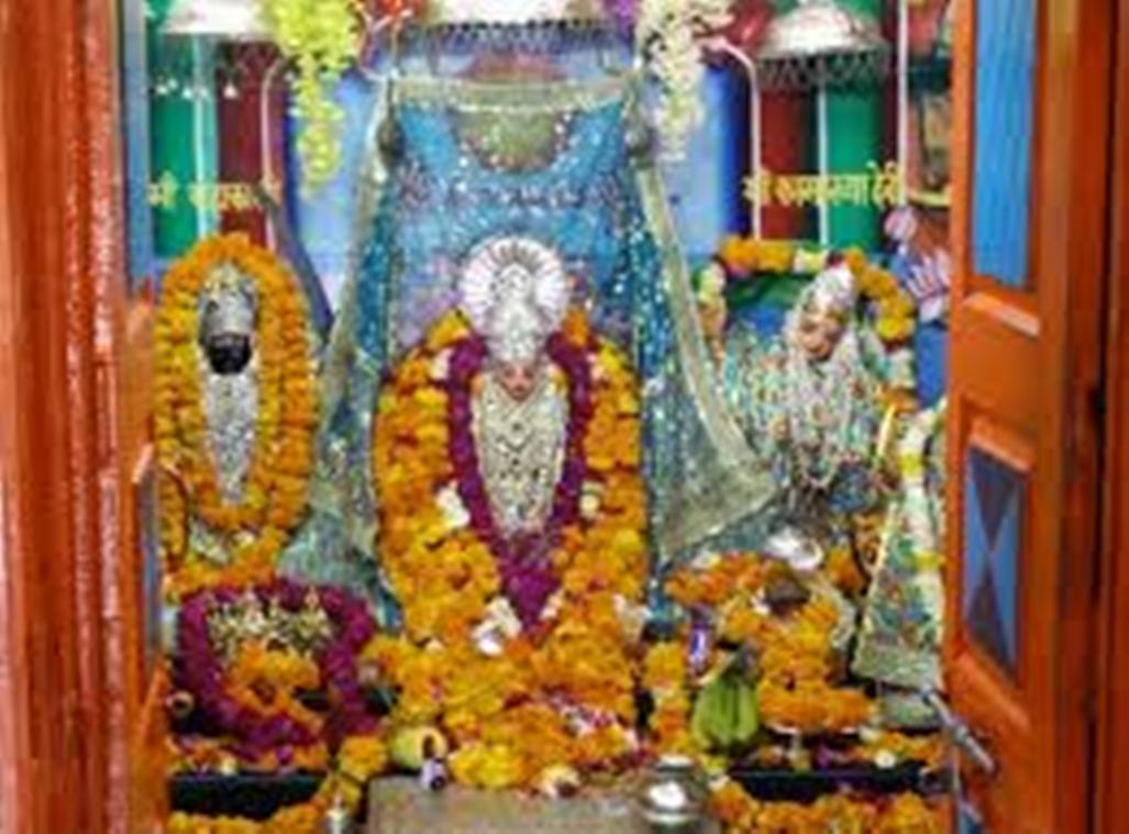 नवरात्रि शुरू: मां मायादेवी मंदिर में श्रद्धालुओं का तांता लगा