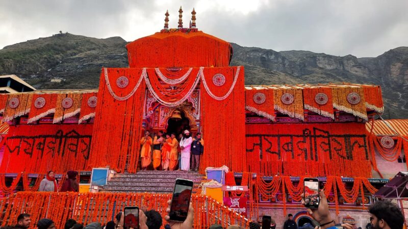 श्रद्धालुओं के लिए खुले बद्रीनाथ धाम के कपाट, सीएम धामी ने दी शुभकामनाएं