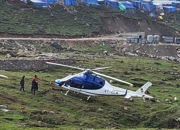 केदारनाथ में बड़ा हादसा टला,हेलिकॉप्टर में खराबी के चलते कराई इमरजेंसी लैंडिंग