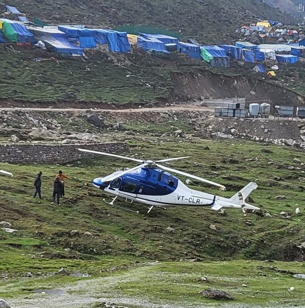 केदारनाथ में बड़ा हादसा टला,हेलिकॉप्टर में खराबी के चलते कराई इमरजेंसी लैंडिंग