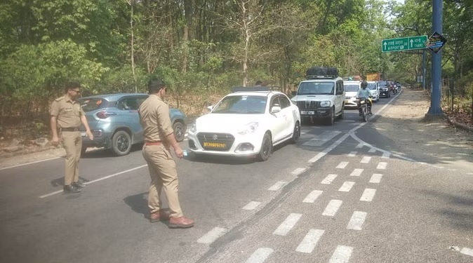 भीषण गर्मी के चलते उत्तराखण्ड में वीकएंड पर उमड़ा यात्रियों का सैलाब