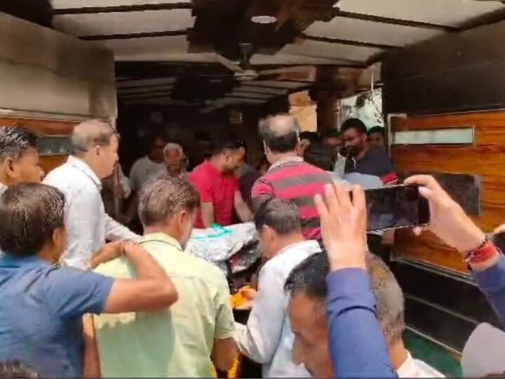 दिवंगत  गहतोड़ी का पार्थिव शरीर लाया गया काशीपुर, दोपहर बाद अंतिम संस्कार में पहुंचेंगे सीएम धामी