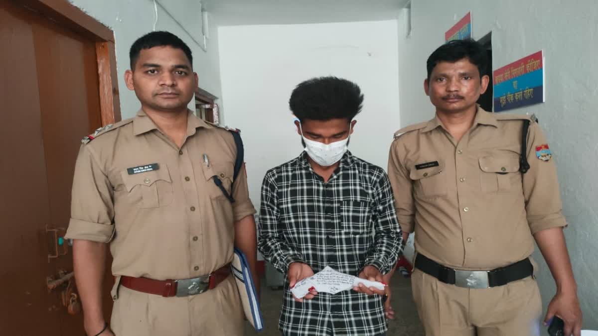  तंमचे के साथ वीडियो किया वायरल,पुलिस ने भेजा सलाखों के पीछे