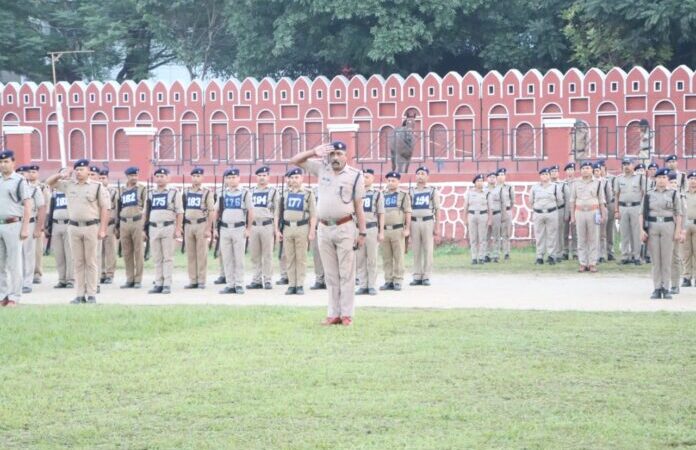 एसएसपी ने किया पुलिस लाइन में आयोजित परेड का निरीक्षण