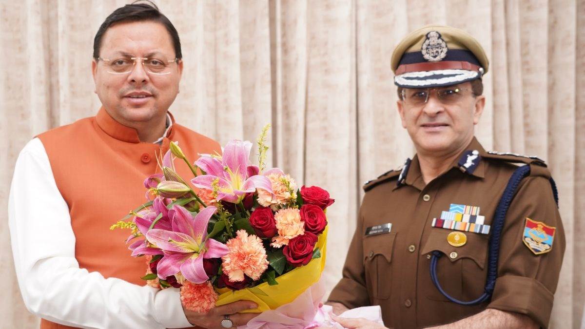 CM धामी से की DGP दीपम सेठ ने शिष्टाचार भेंट