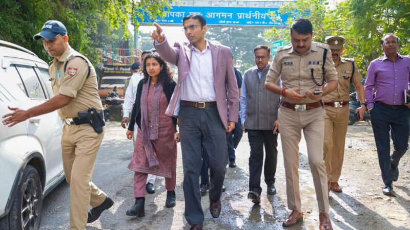 ईगो छोड़ प्रदत्त निर्देशों के क्रियान्वयन व समन्वय में नजर आयें अधिकारी: डीएम बंसल