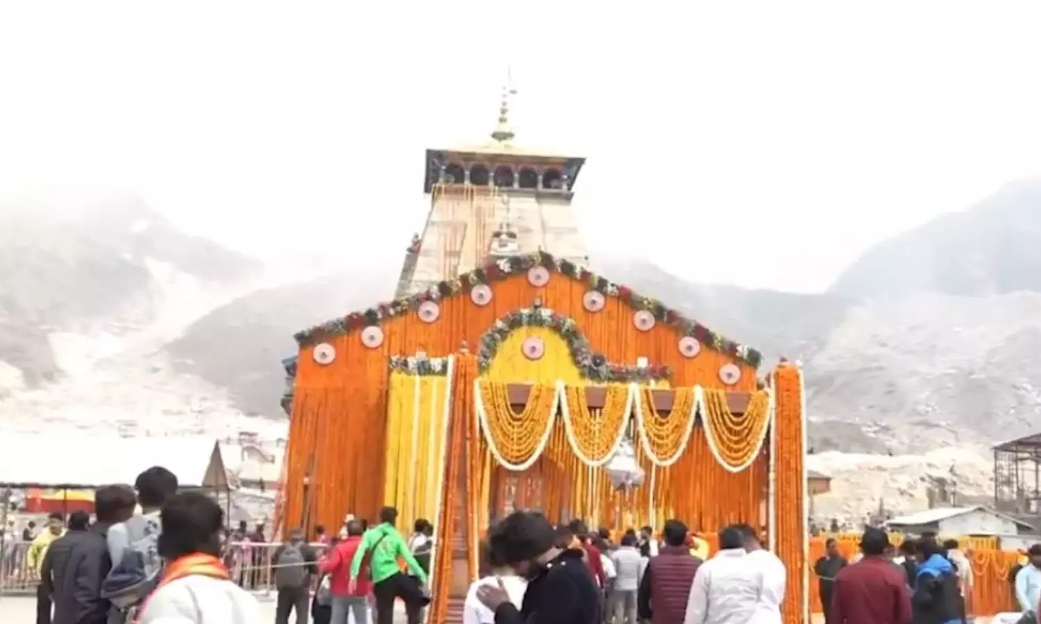 2 मई को खुलेंगे बाबा केदारनाथ के कपाट, 108 क्विंटल फूलों से सजाया गया मंदिर परिसर