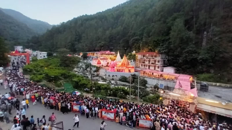 कैंचीधाम में यातायात व्यवस्था को लेकर मुख्य सचिव अधिकारियों संग की बैठक