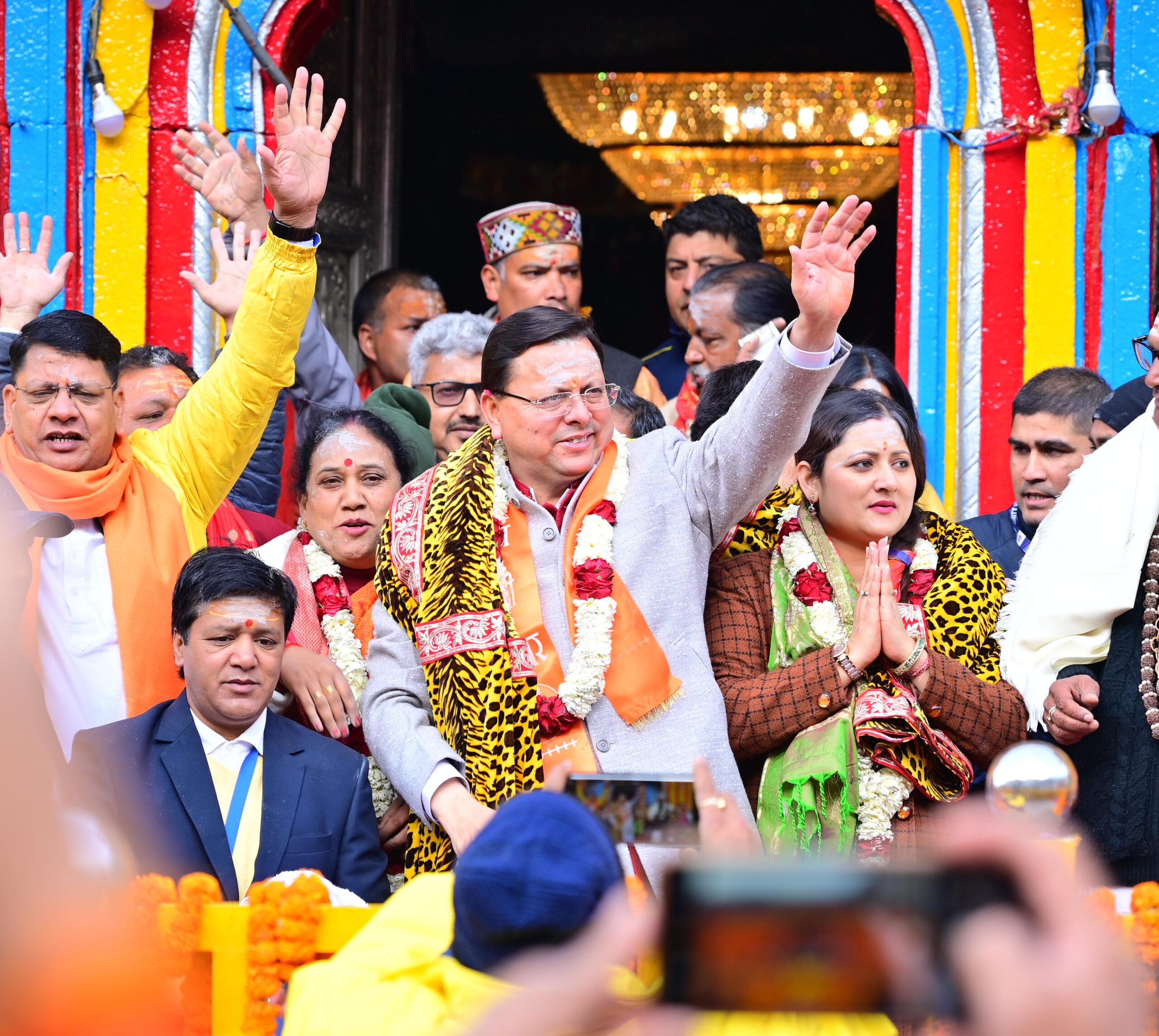 मंत्र उच्चारण के बीच विधि-विधान से खुले ग्यारहवें ज्योर्तिलिंग श्री केदारनाथ धाम के कपाट, हेली से हुई पुष्प वर्षा