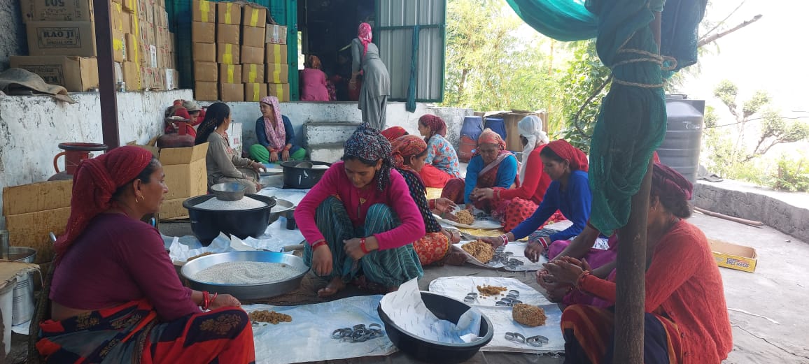 केदारनाथ यात्रा से महिला समूहों को मिल रहा कारोबार