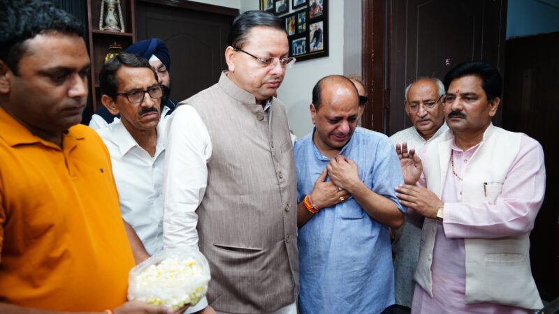 सीएम धामी ने प्रदेश मीडिया प्रभारी मनवीर चौहान की पत्नी के निधन पर जताया शोक