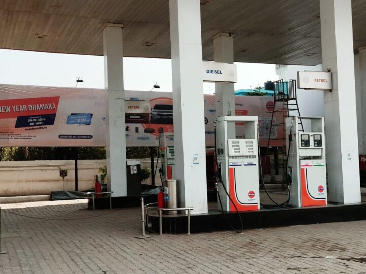 डीएम का ऐक्शन: शरणार्थियों के लिए आवंटित भूमि पर बने पट्रोलपम्प का लाईसेंस किया निरस्त