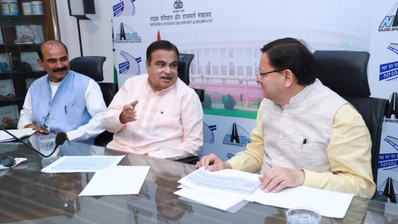 मुख्यमंत्री धामी ने केंद्रीय सड़क परिवहन एवं राजमार्ग मंत्री नितिन गडकरी से की भेंट