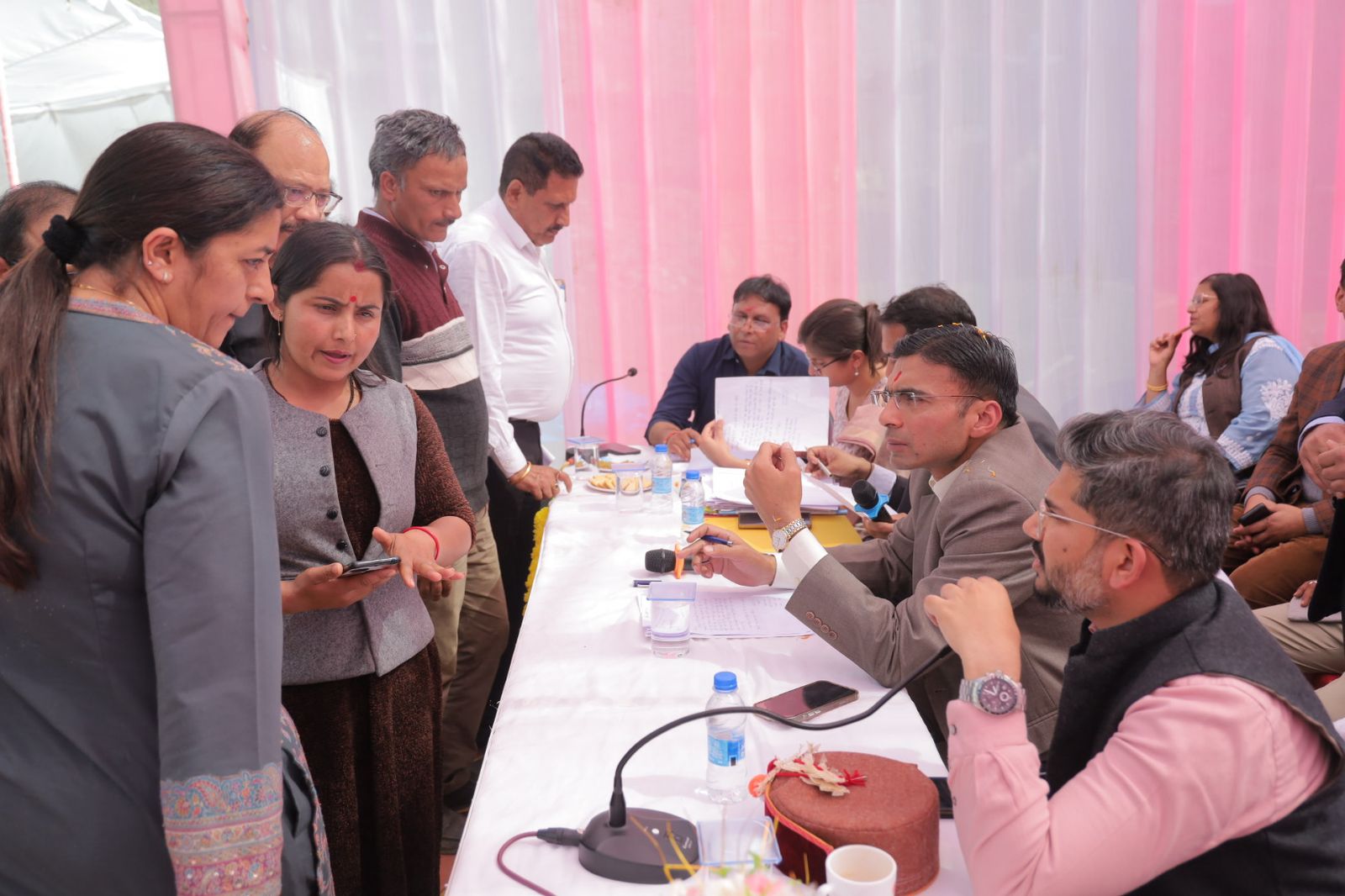 प्रशासन जनता के द्वार; मौके पर जनमानस की समस्या का समाधान