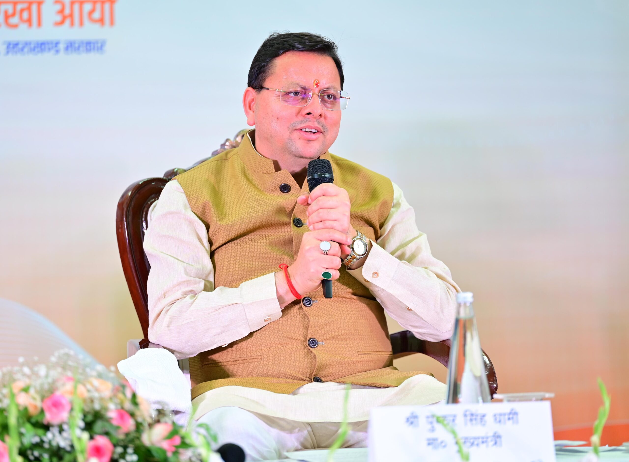 सीएम धामी ने मुख्य सेवक संवाद के तहत युवक एवं महिला मंगल दलों के साथ किया संवाद