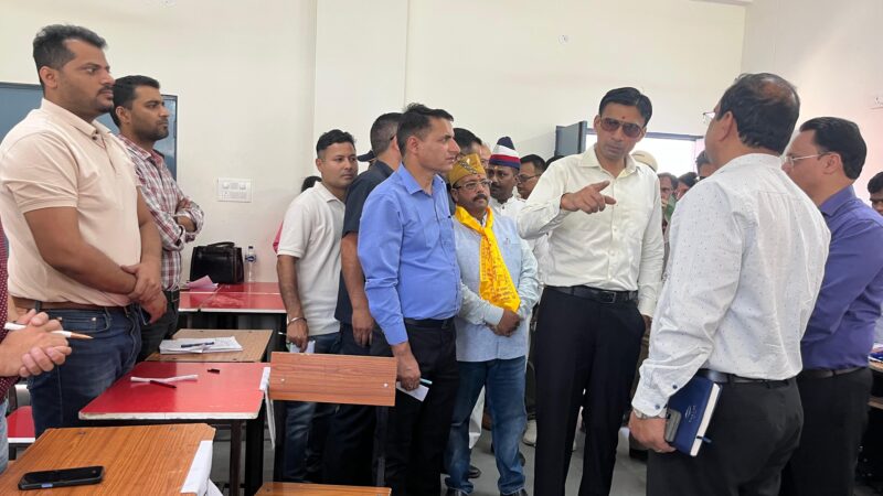 जनमानस की थी मांग, डीएम ने लाखामण्डल में दो दिन बिठाई आधार व प्रशासनिक टीमे