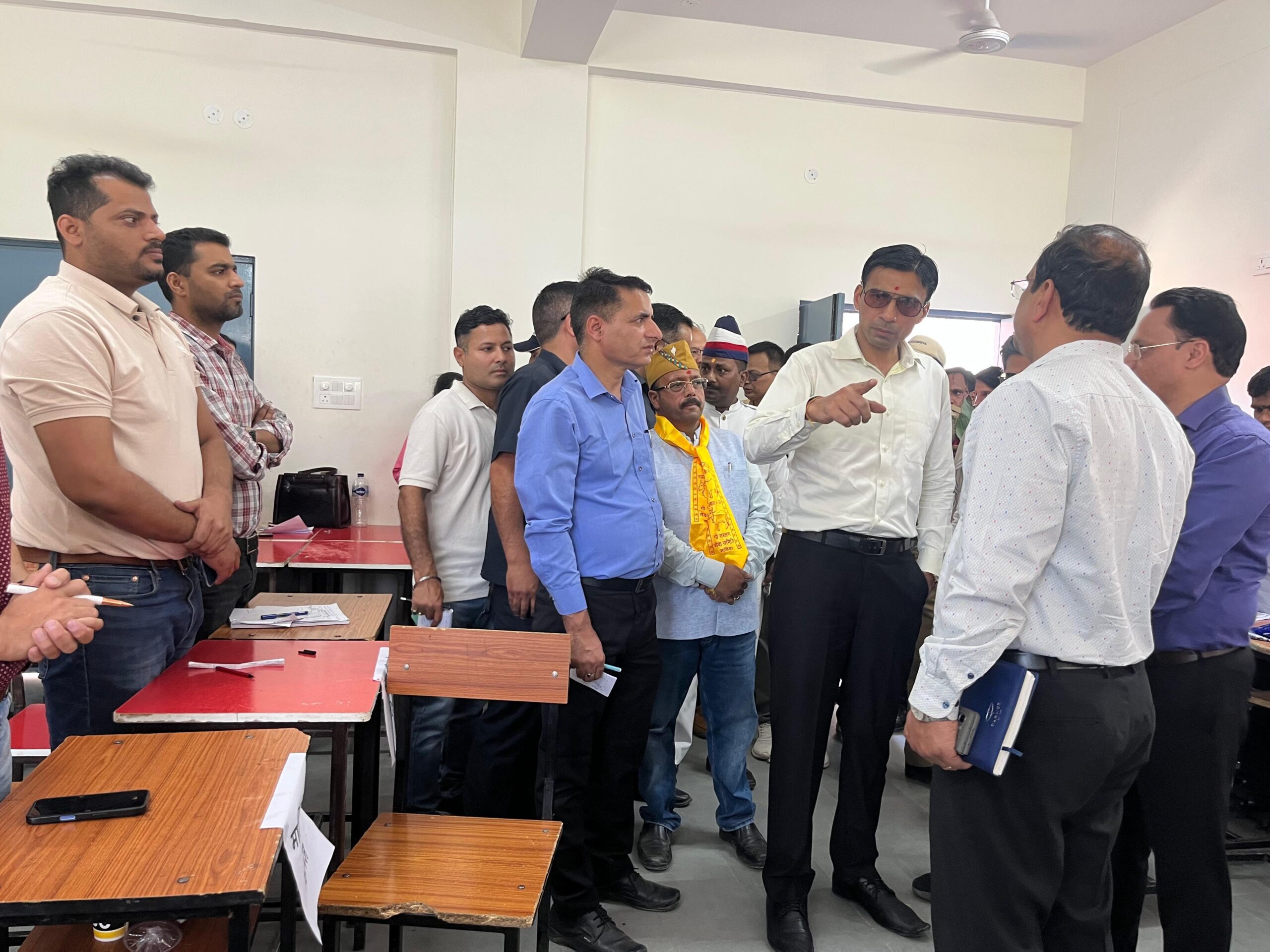 जनमानस की थी मांग, डीएम ने लाखामण्डल में दो दिन बिठाई आधार व प्रशासनिक टीमे