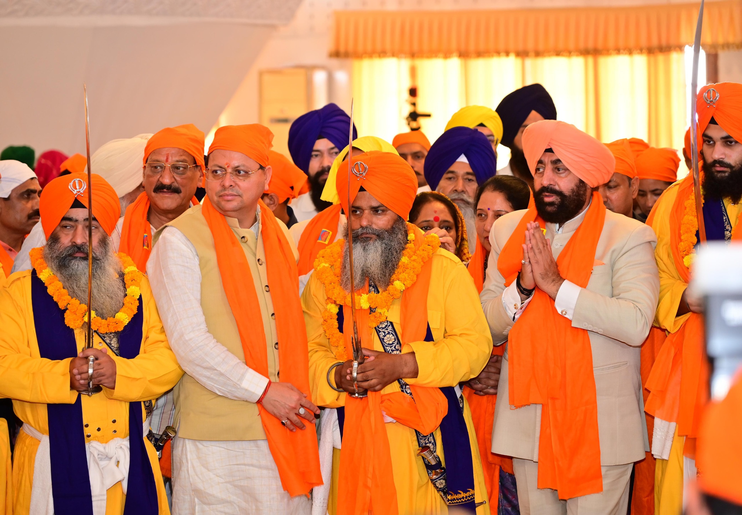 राज्यपाल व मुख्यमंत्री ने किया हेमकुण्ट साहिब यात्रायों के पहले जत्थे को रवाना