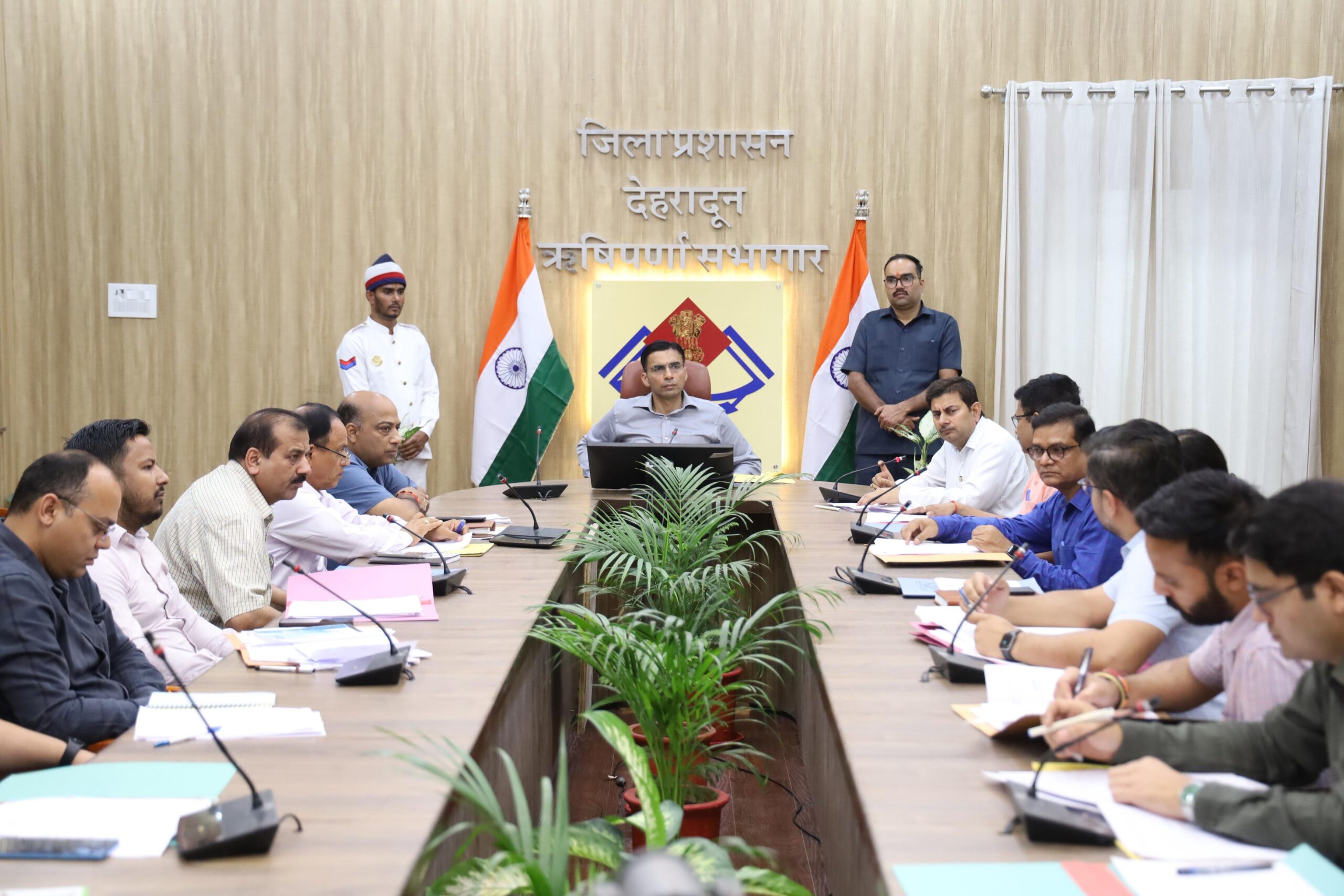 राज्य के विकास, सेवाओं और बुनियादी ढांचे के लिए राजस्व प्राप्ति जरूरी: डीएम