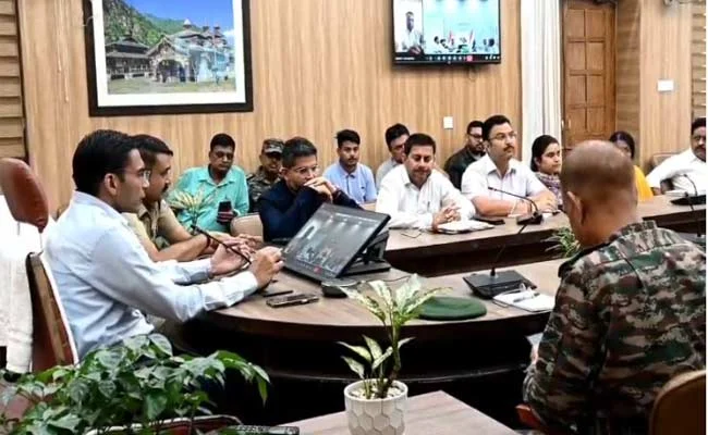 डीएम ने सिविल और मिलिट्री के आला अधिकारियों संग की अहम बैठक