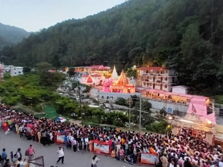 कैंची धाम में श्रद्धालुओं की बढ़ती संख्या के चलते  मुख्यमंत्री ने दिए समुचित प्रबंधन के निर्देश