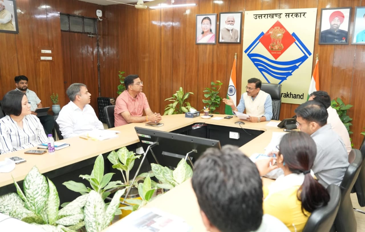 यातायात नियमों के अनुपालन के लिए लगातार चलाया जाय अभियान: सीएस