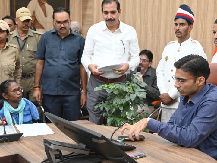 रोडवेज बस पास बावजूद दिव्यांग से किराया वसूले जाने पर प्रशासन सख्त, डीएम मांगी जांच रिपोर्ट