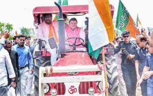 हरिद्वार में सीएम धामी का ऐतिहासिक रोड शो और ट्रैक्टर यात्रा