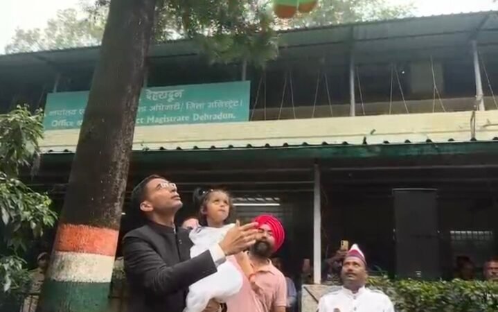 स्वतंत्रता दिवस पर दून क्लेक्ट्रेट परिसर में छाया देश भक्ति का रंग