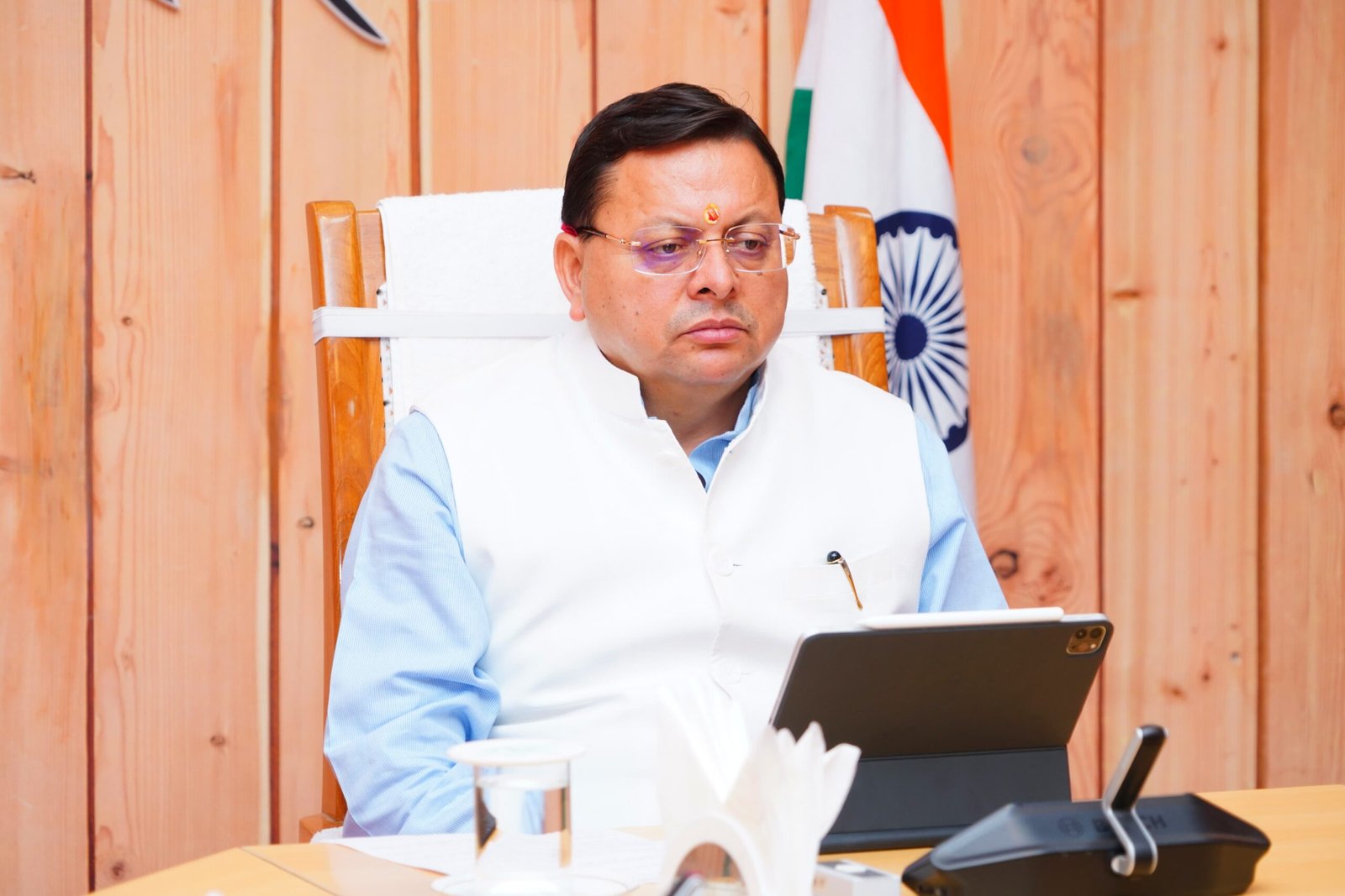 मुख्यमंत्री ने दिए आपदा की दृष्टि से संवेदनशील क्षेत्रों में निर्माण रोकने के निर्देश